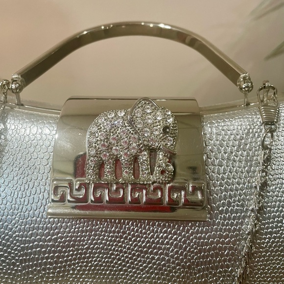 Silver Evening Bag/Clutch with Elephant Accent and crossbody chain - Vintage - Picture 4 of 8